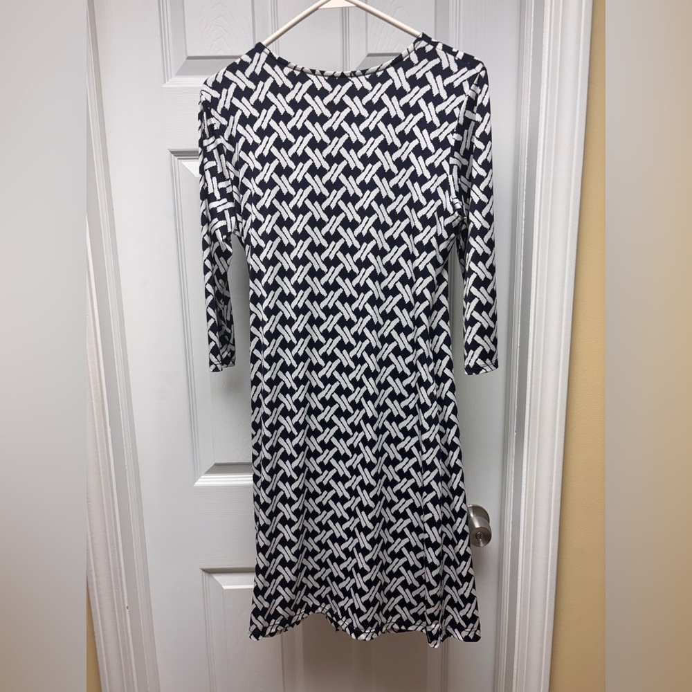 Gilli Navy & White Geometric Print Faux Wrap Dress | Size LP - Picture 6 of 6